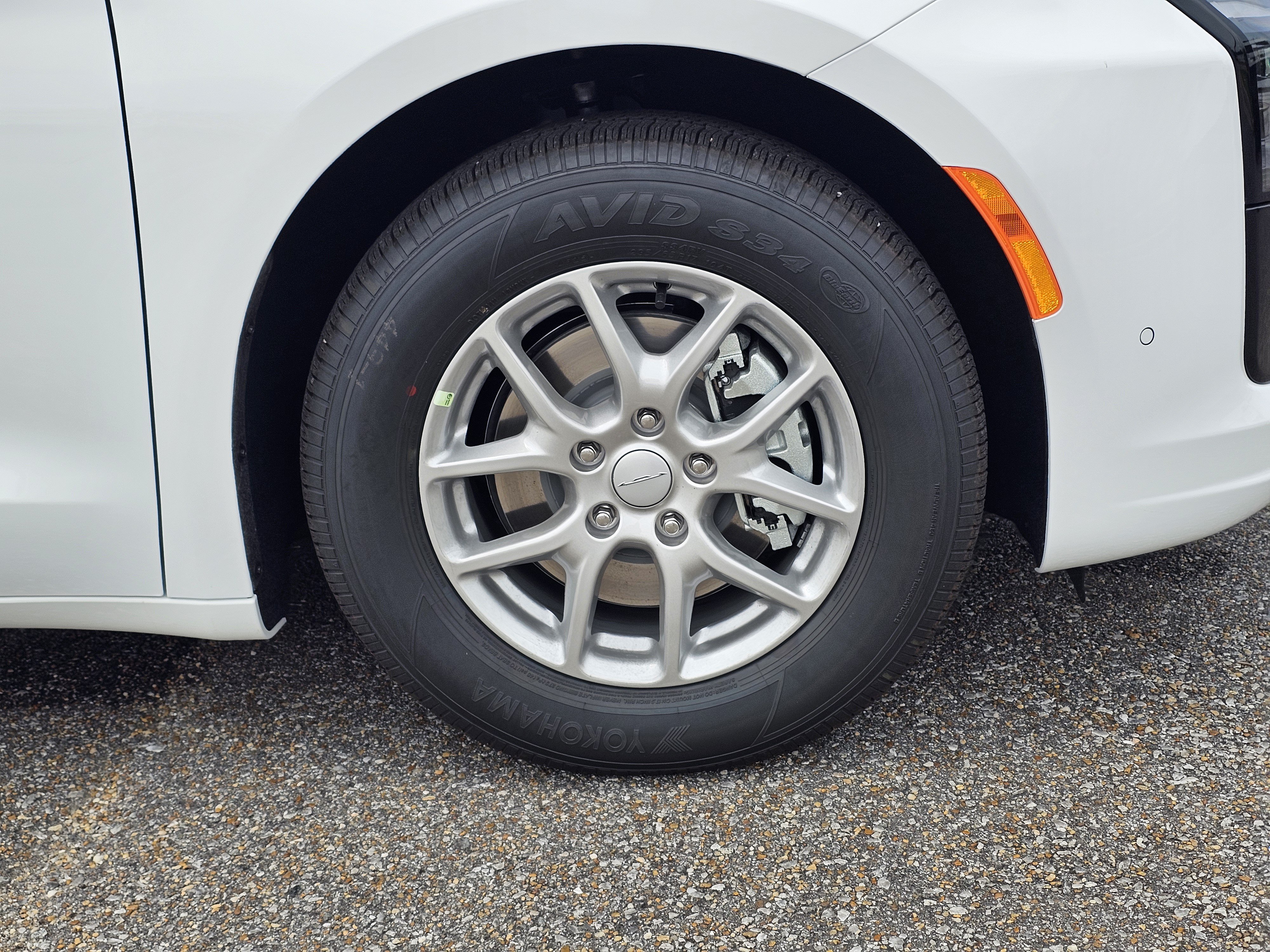 New 2027 Chrysler Pacifica Select FWD image 6