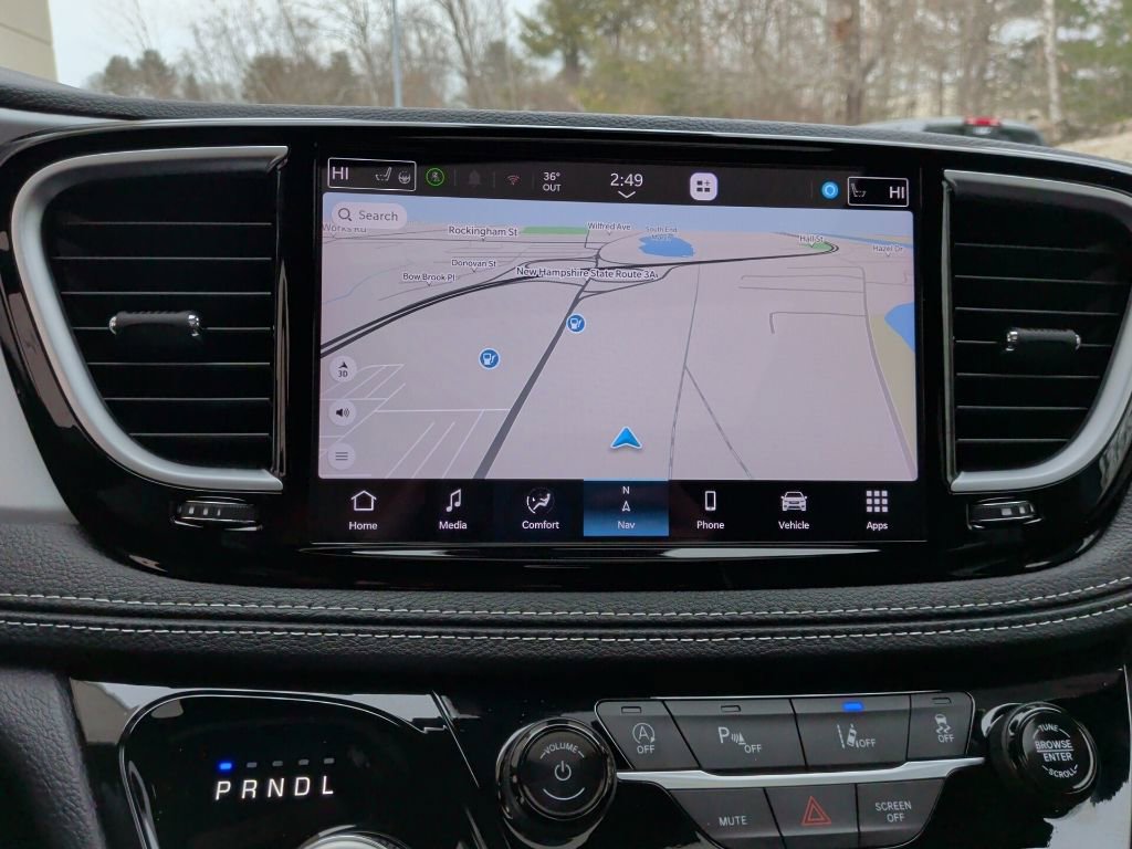 Used 2025 Chrysler Pacifica Limited w/ Uconnect Theater Family Group image 33