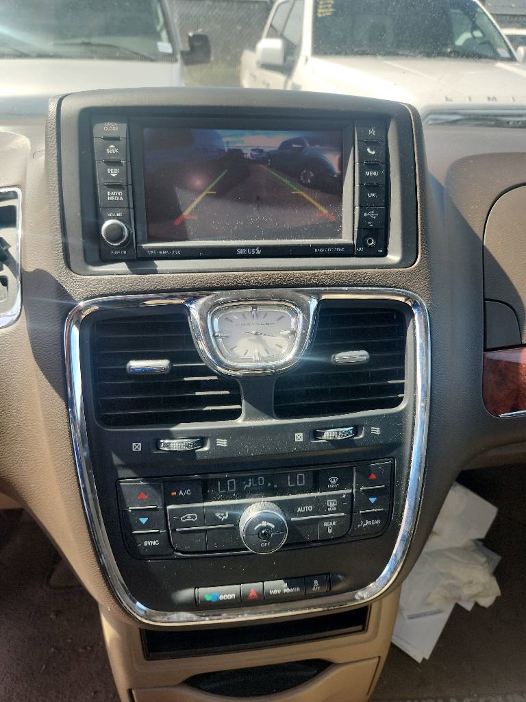 Used 2012 Chrysler Town & Country Touring w/ Entertainment Group #1 FWD image 22