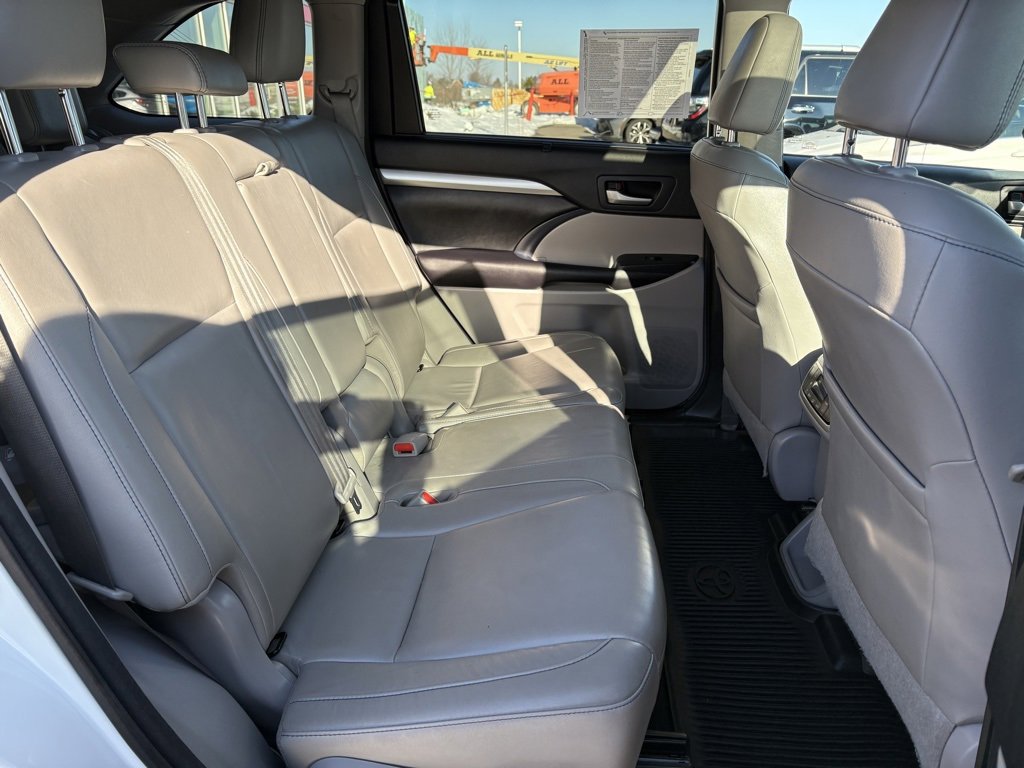 Used 2017 Toyota Highlander XLE image 13