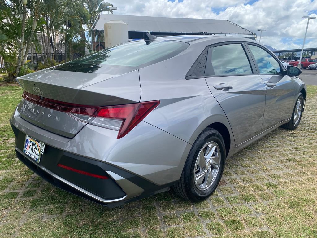 Certified 2025 Hyundai Elantra SE FWD image 25