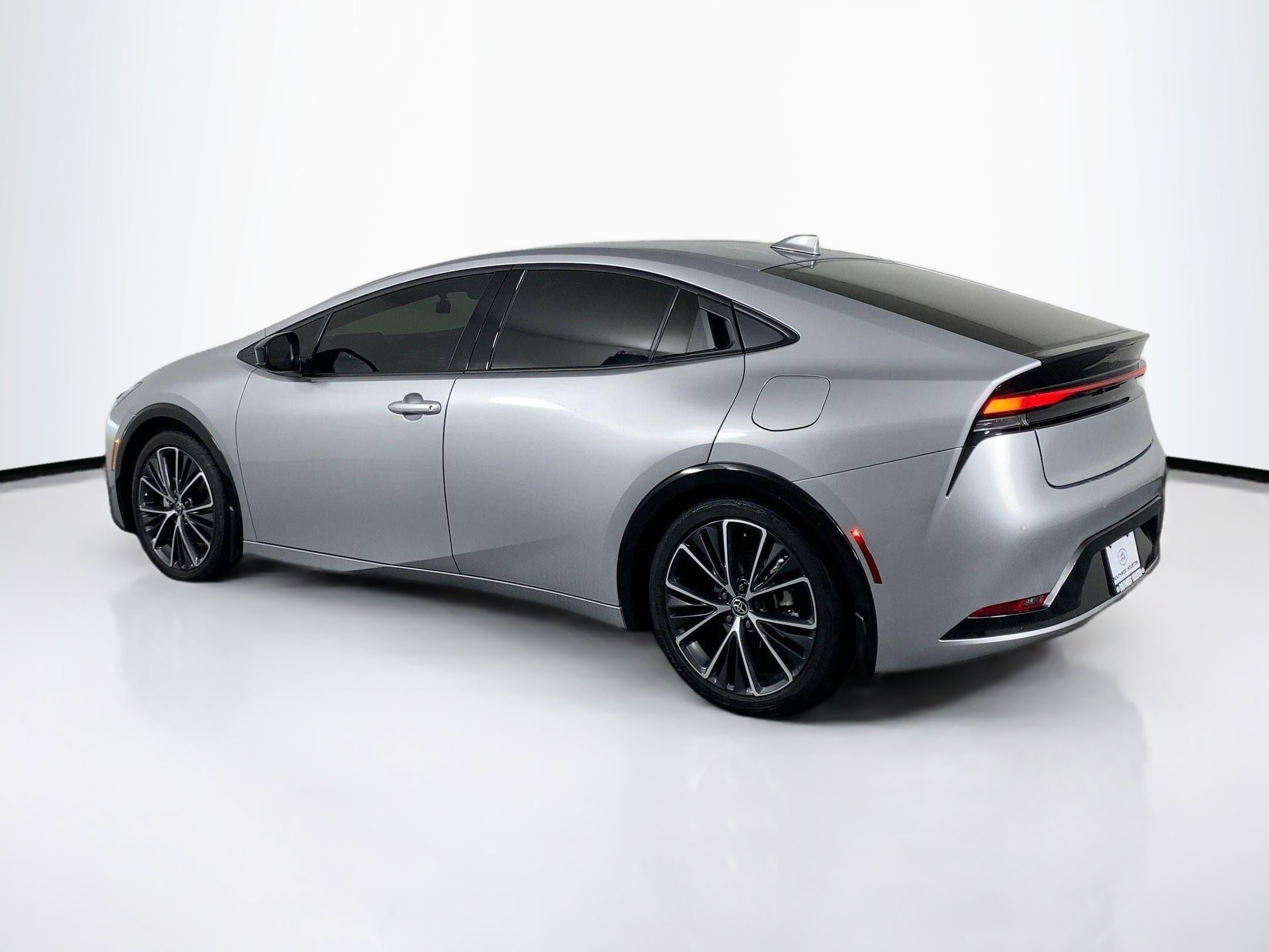 Used 2025 Toyota Prius XLE image 5