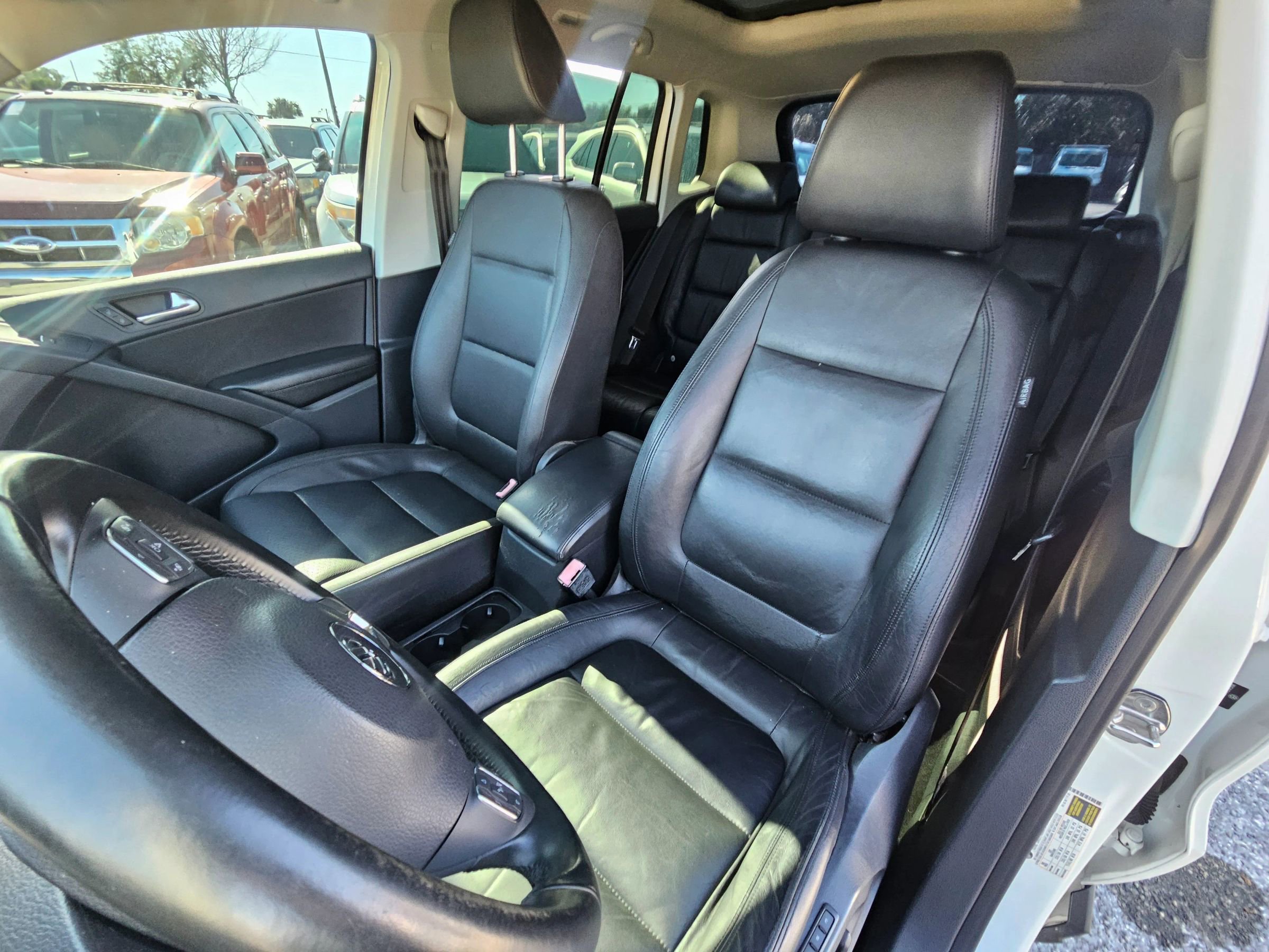 Used 2011 Volkswagen Tiguan SEL image 11