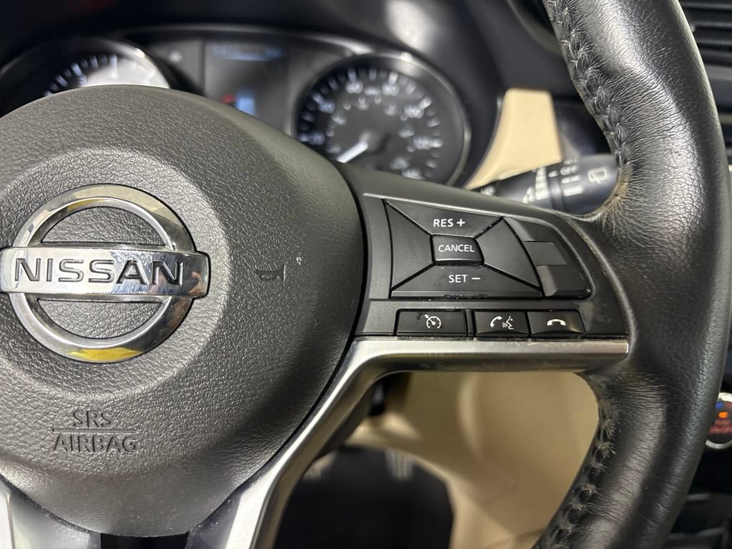 Used 2017 Nissan Rogue SL FWD image 18