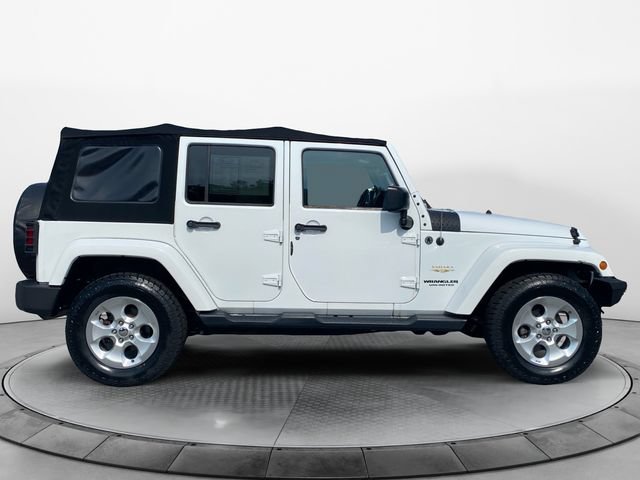 Used 2015 Jeep Wrangler Unlimited Sahara w/ Connectivity Group AWD/4WD image 6