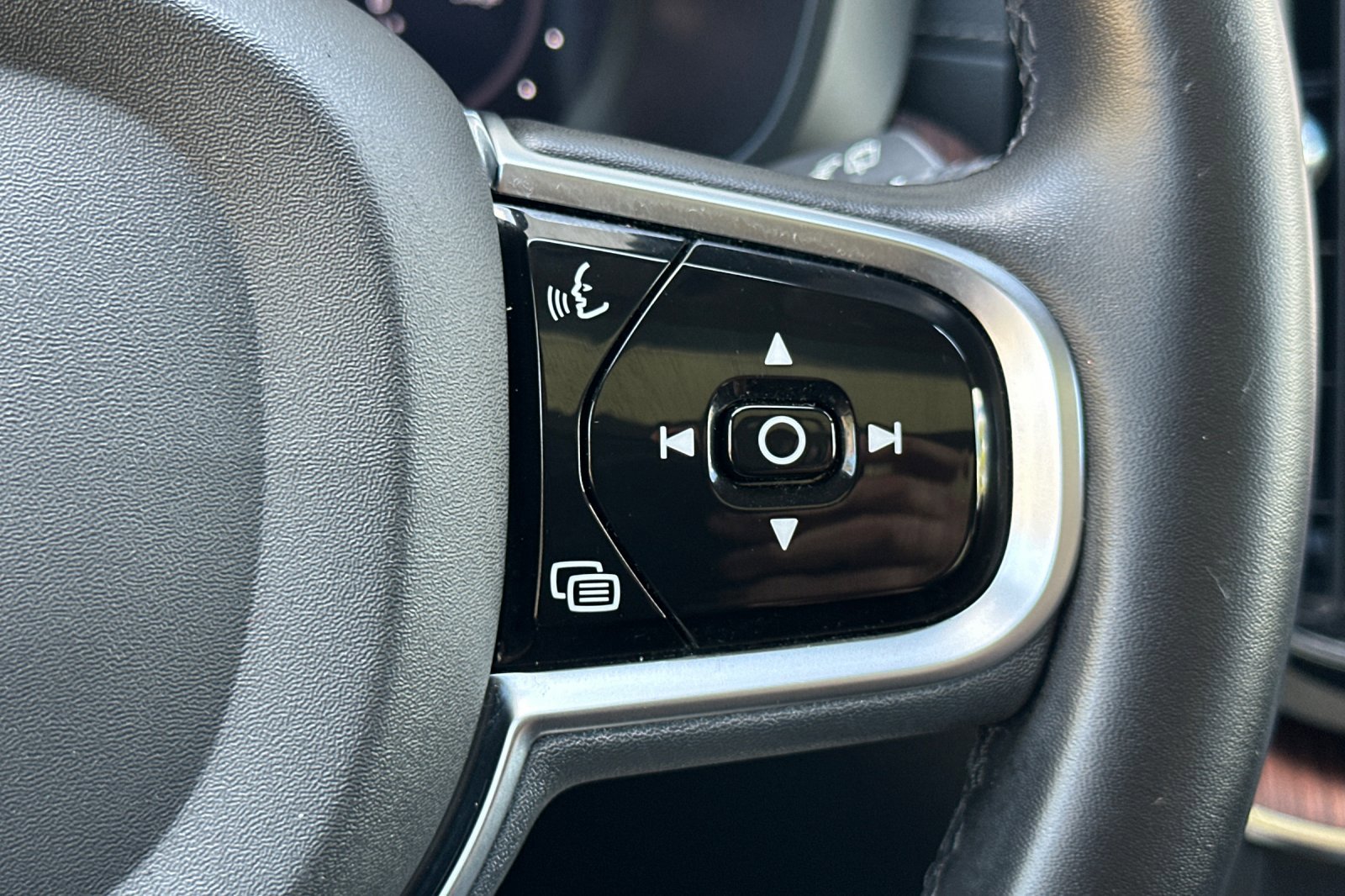 Certified 2023 Volvo XC60 T8 Ultimate AWD/4WD image 30