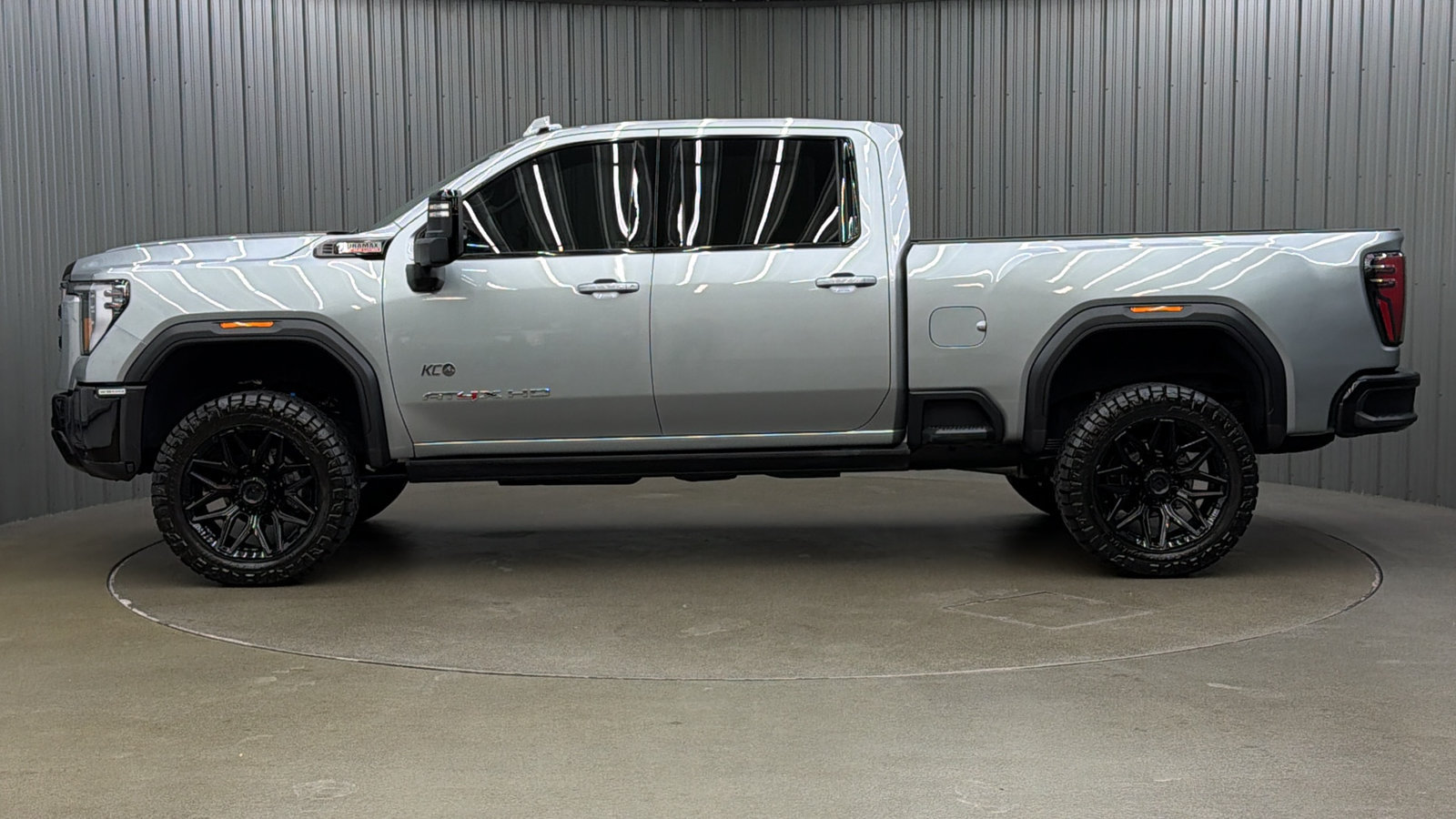 Used 2026 GMC Sierra 2500 AT4X AWD/4WD image 2