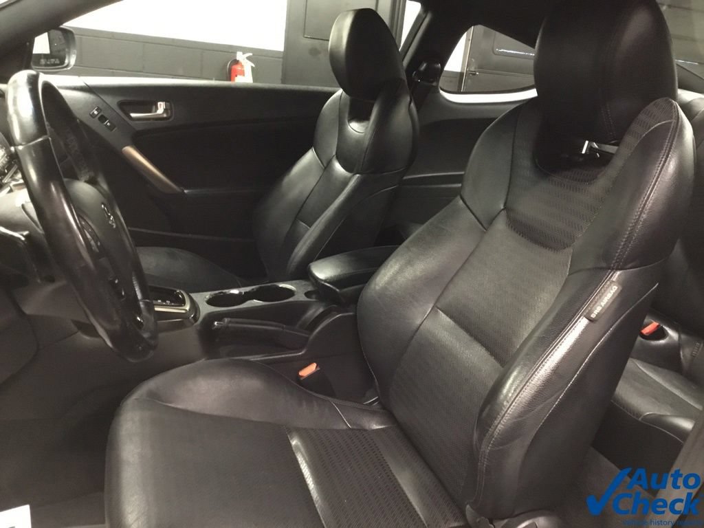 Used 2015 Hyundai Genesis 3.8 RWD image 25