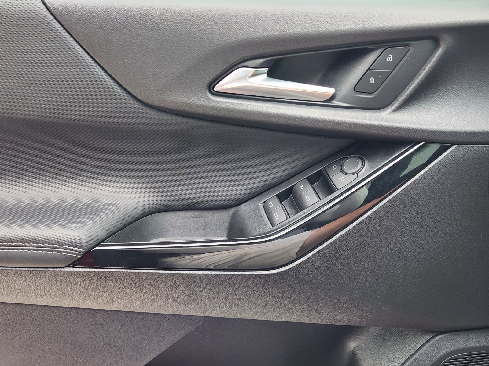 New 2027 Chevrolet Equinox LT w/ Midnight Edition FWD image 20
