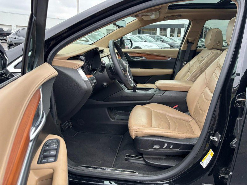Used 2018 Cadillac XT5 Platinum w/ Driver Assist Package AWD/4WD image 8