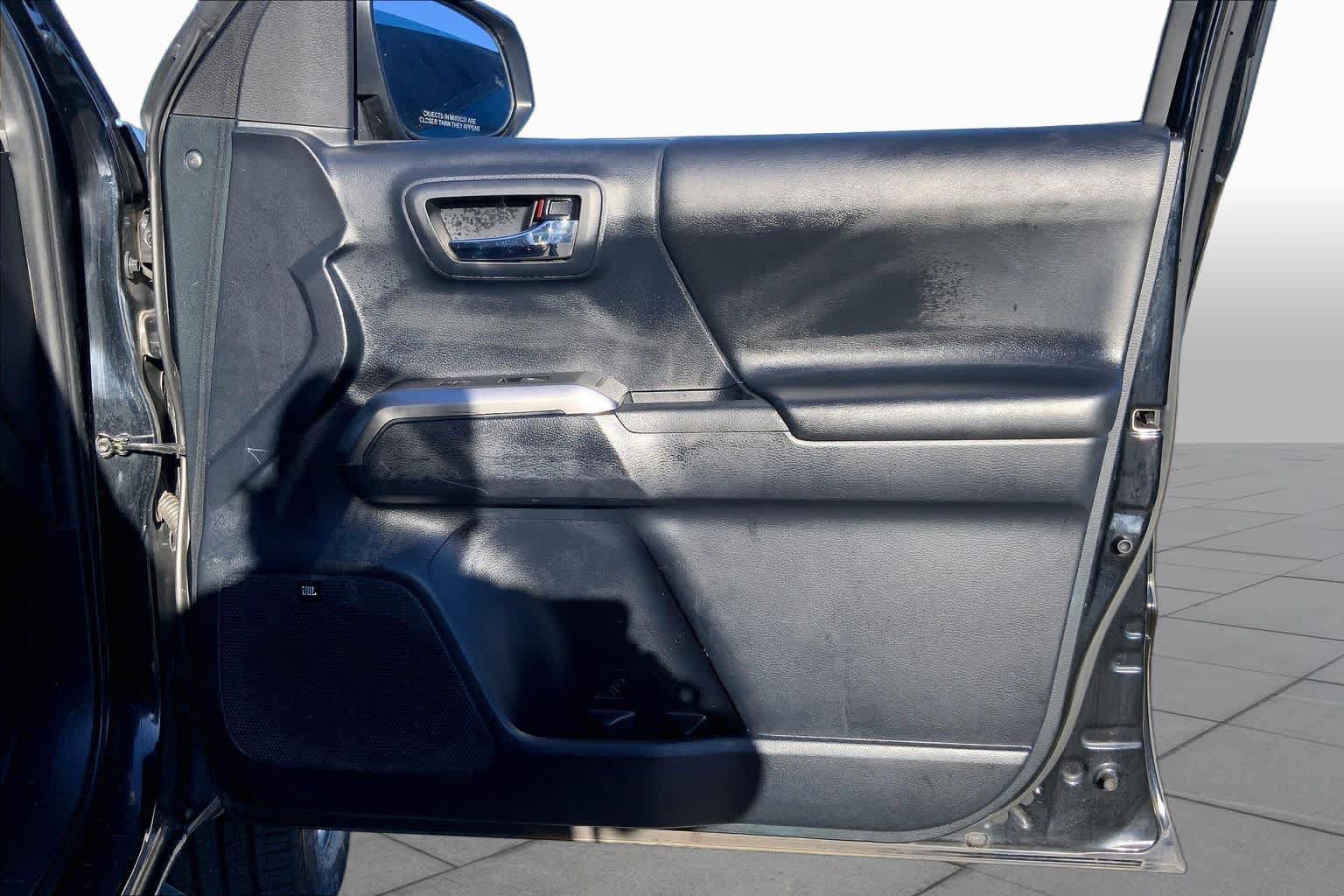 Used 2019 Toyota Tacoma Limited AWD/4WD image 23