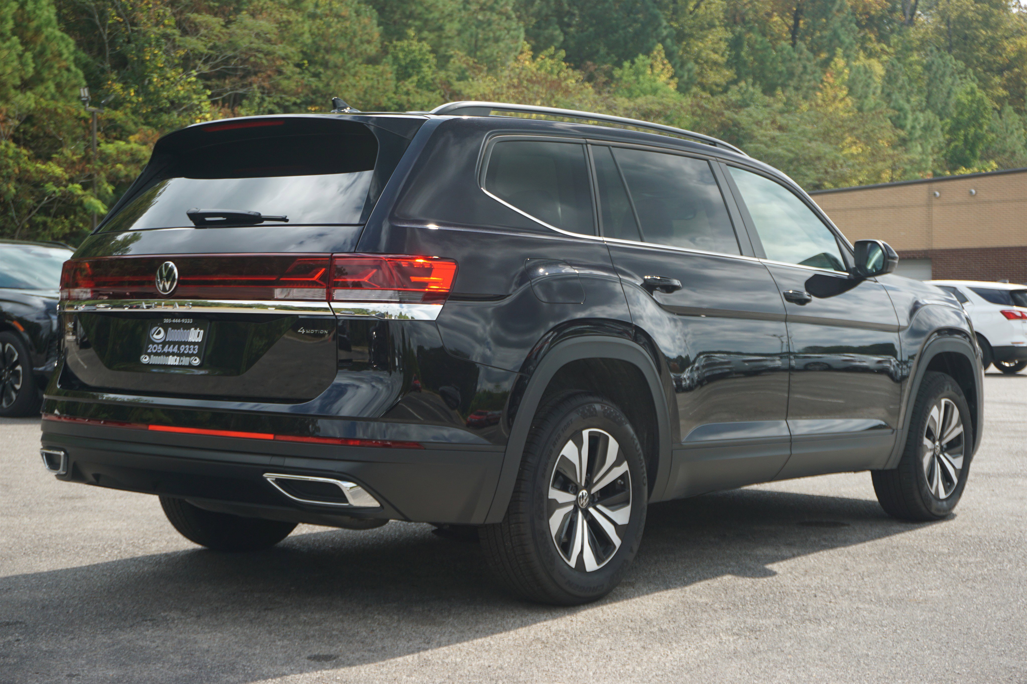 Used 2025 Volkswagen Atlas SE image 9