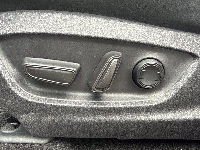 Used 2024 Toyota Crown AWD/4WD image 18