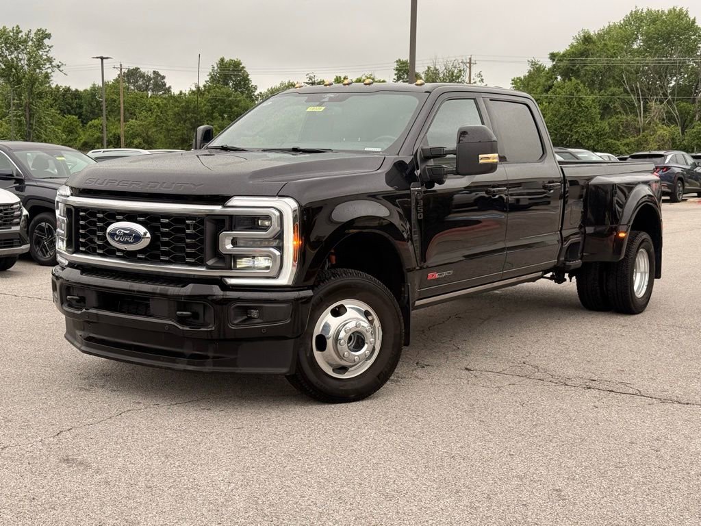 Used 2026 Ford F350 Platinum AWD/4WD image 3