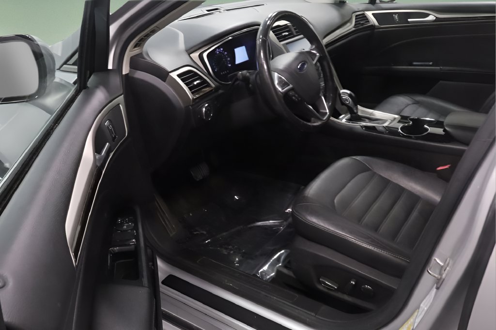 Used 2016 Ford Fusion SE w/ Equipment Group 202A FWD image 8