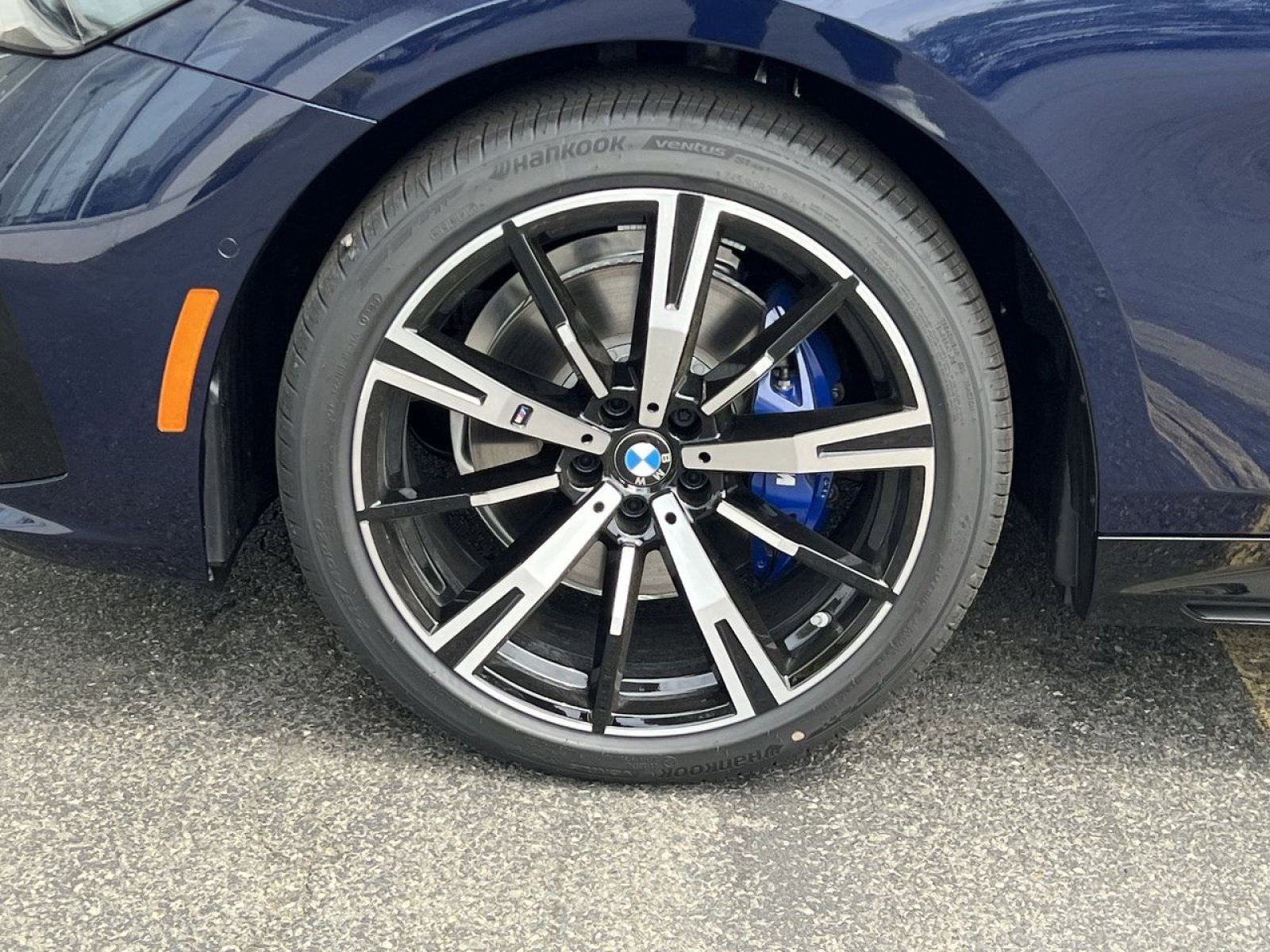 New 2026 BMW 530i xDrive w/ M Sport Package AWD/4WD image 9