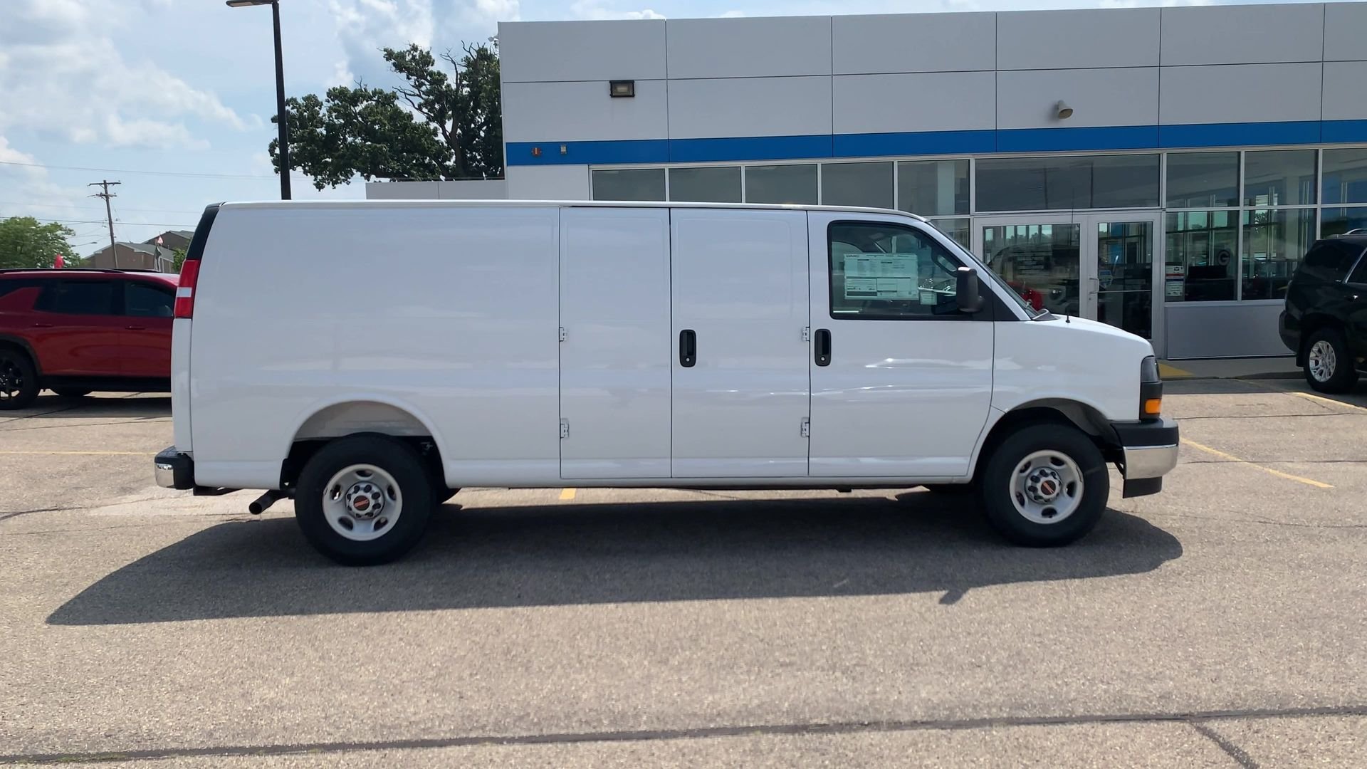New 2025 GMC Savana 2500 Extended w/ Driver Convenience Package RWD image 33