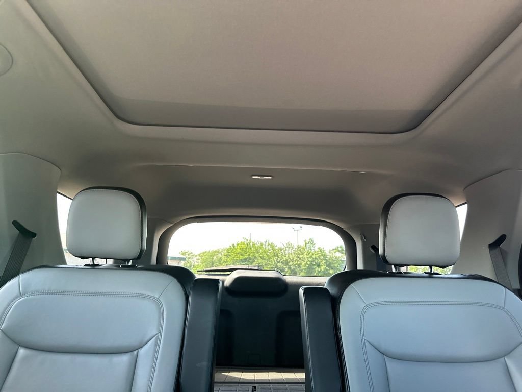 Used 2021 Ford Explorer XLT w/ Equipment Group 202A AWD/4WD image 34