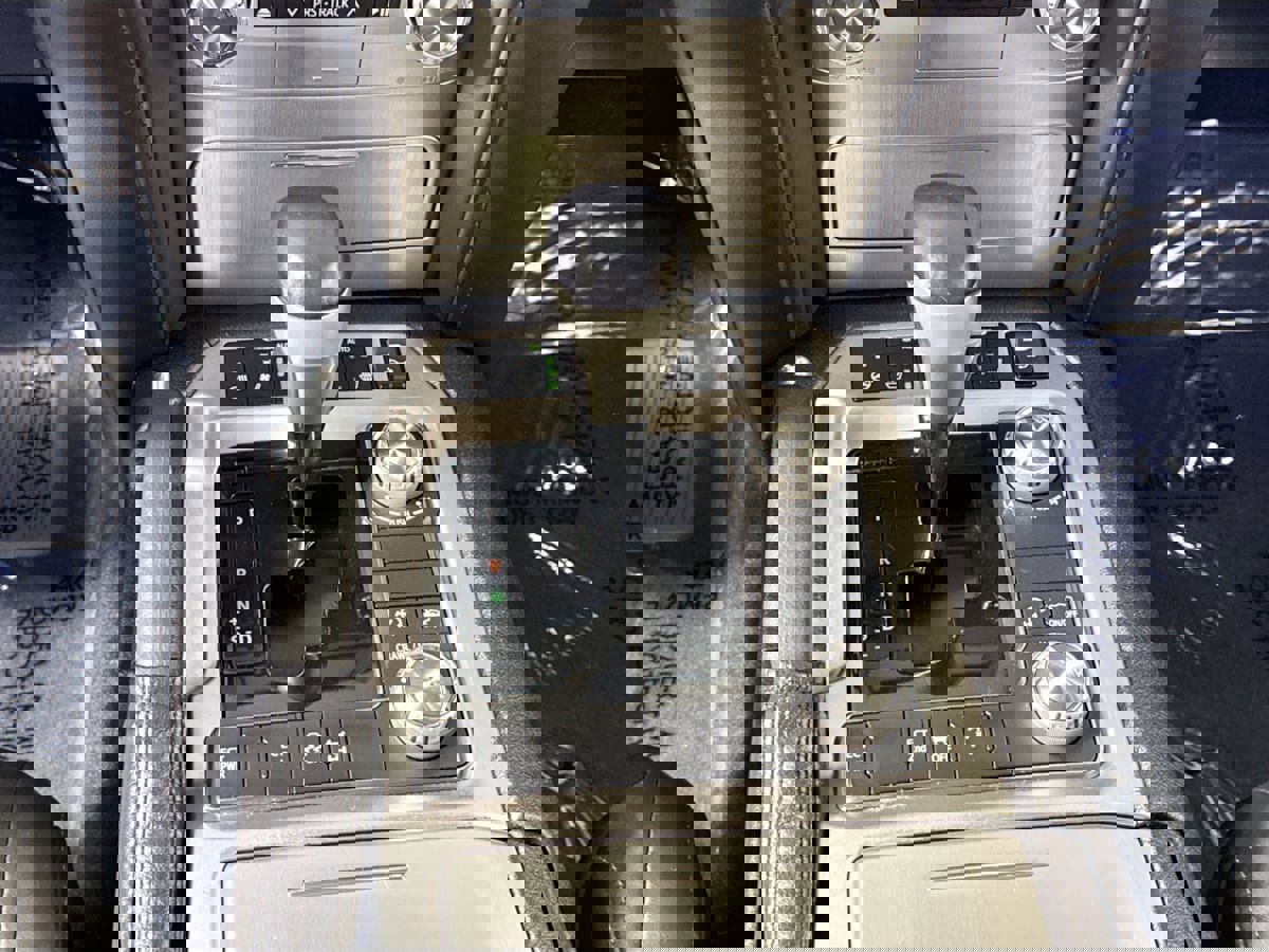 Used 2017 Toyota Land Cruiser image 20