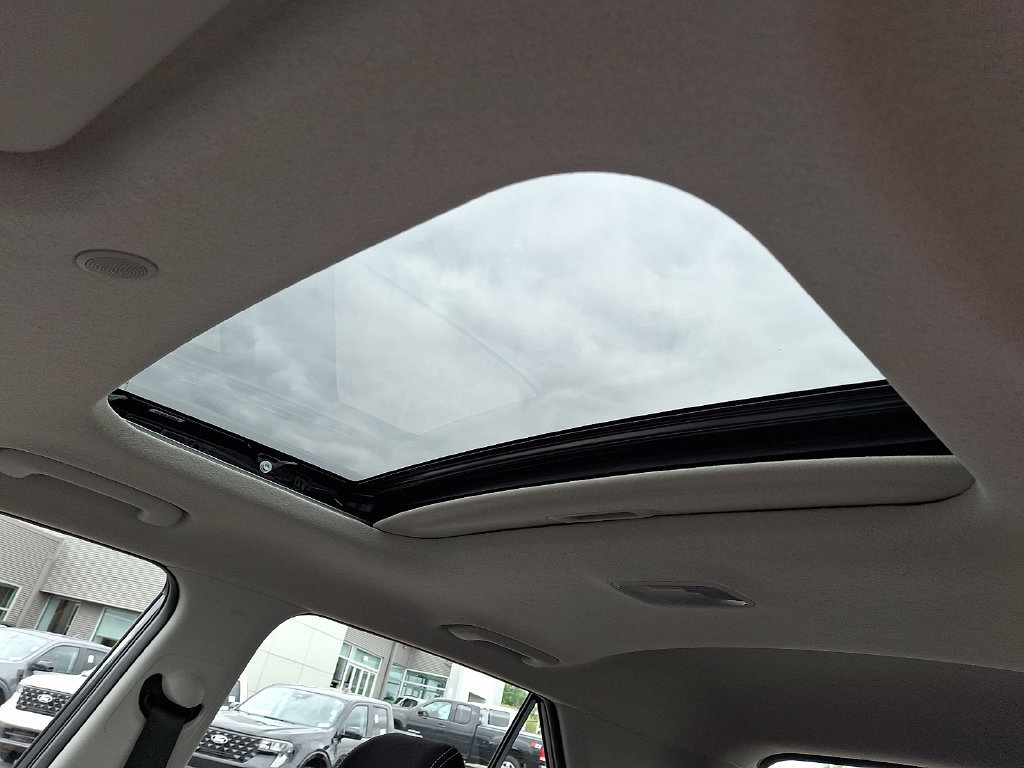 Used 2026 Hyundai Venue SEL FWD image 18