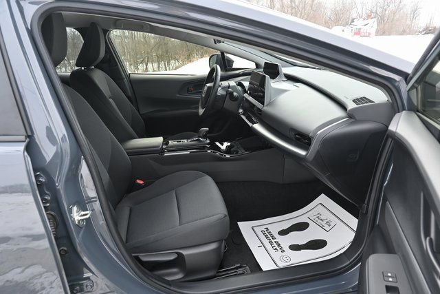 Used 2023 Toyota Prius LE image 19