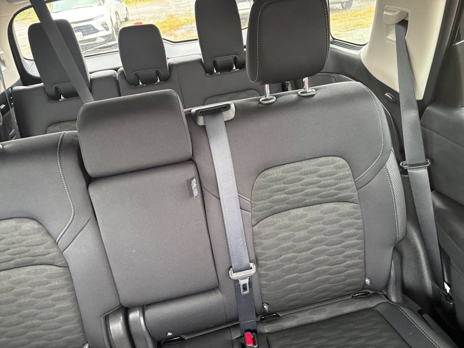 Used 2025 Nissan Pathfinder SV FWD image 33