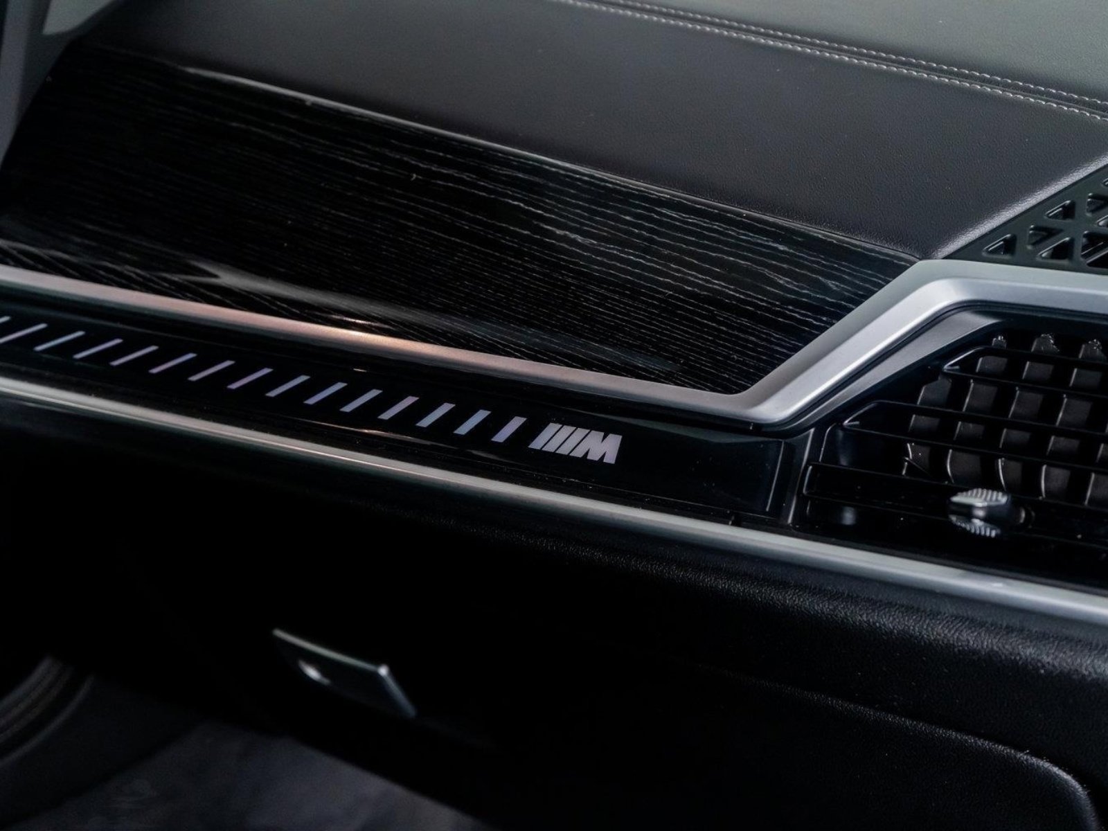 Used 2025 BMW X7 M60i image 55