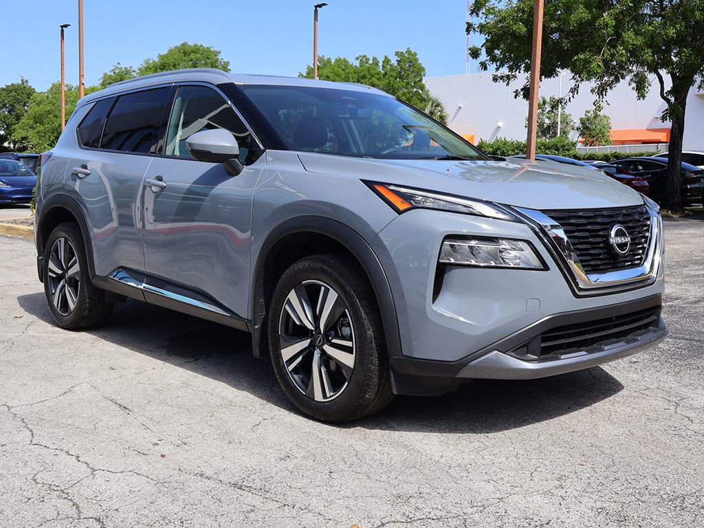 Used 2023 Nissan Rogue SL FWD image 2