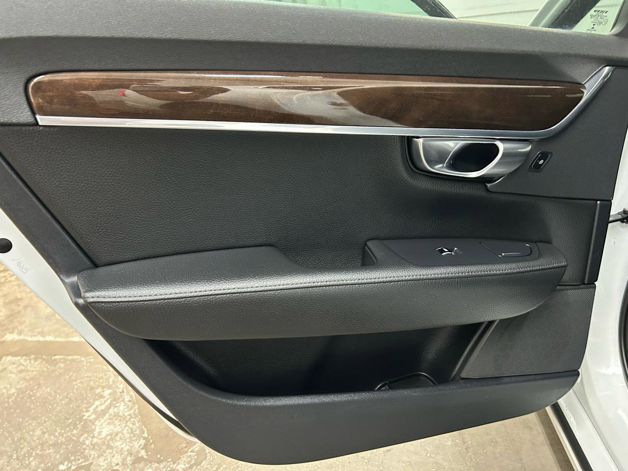 Used 2018 Volvo S90 T5 Momentum w/ Convenience Package AWD/4WD image 27