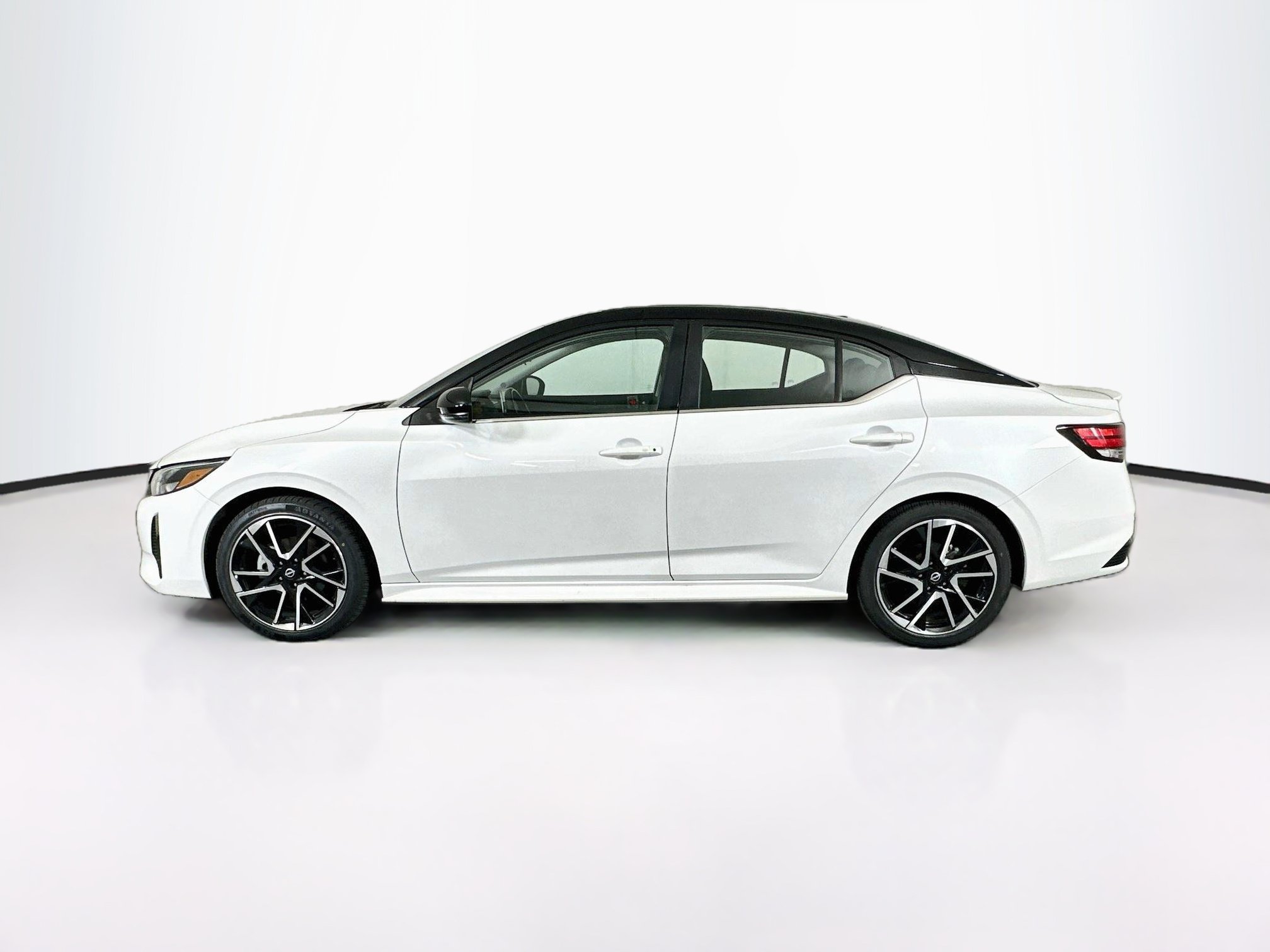 Used 2025 Nissan Sentra SR FWD image 4