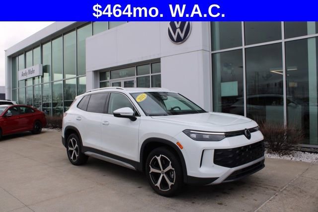 Used 2025 Volkswagen Tiguan SE AWD/4WD image 1