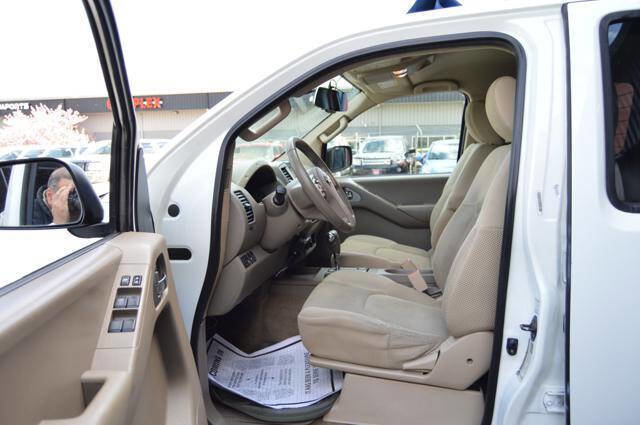 Used 2013 Nissan Frontier SV AWD/4WD image 13