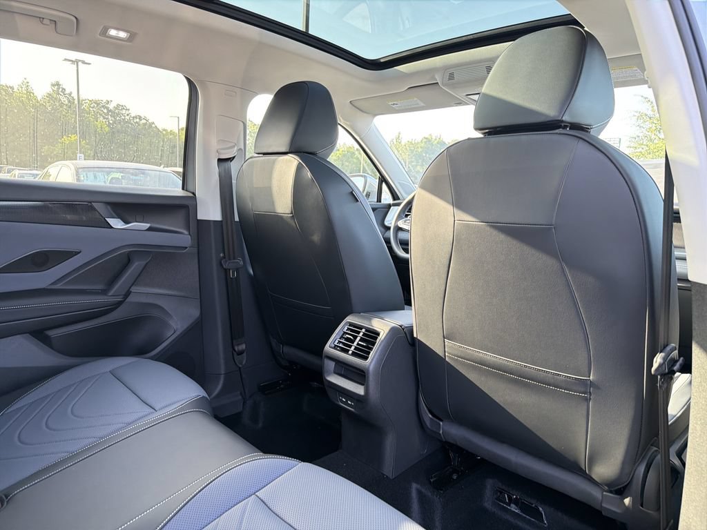 New 2026 Volkswagen Tiguan SE FWD image 17