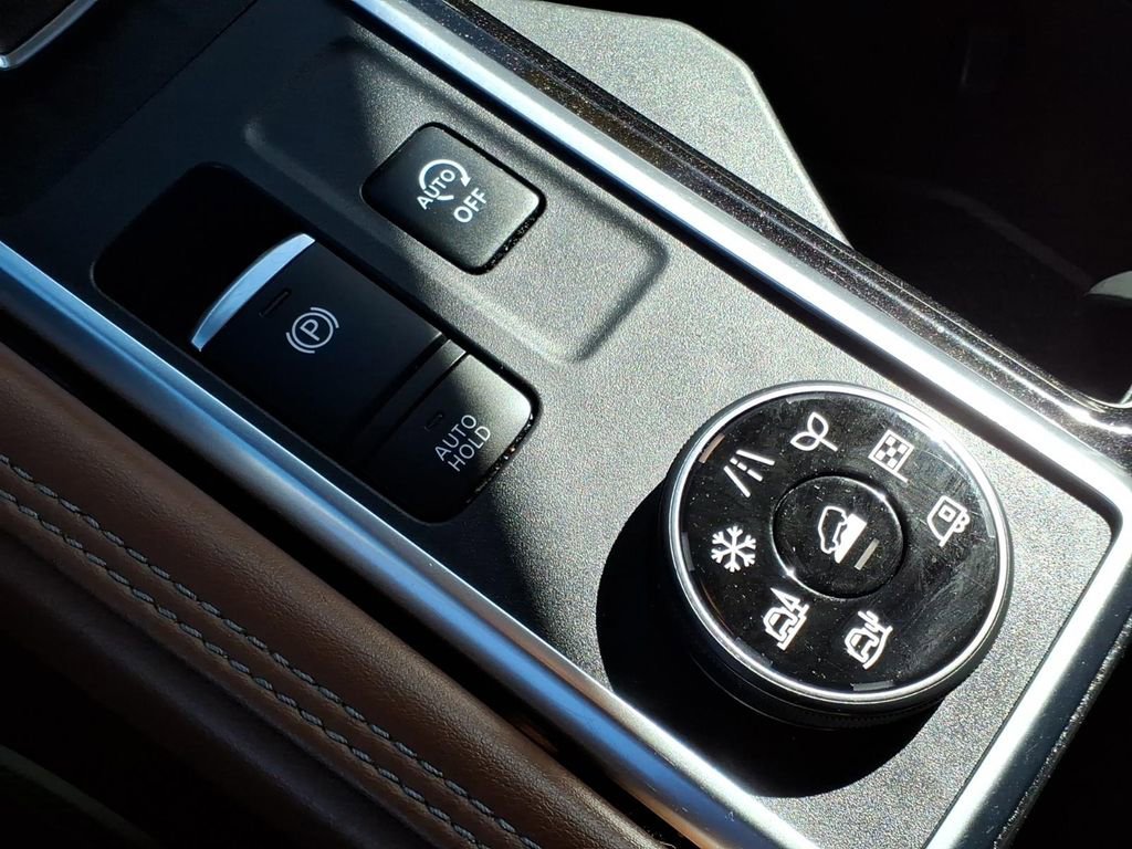 Used 2022 Nissan Pathfinder Platinum AWD/4WD image 23