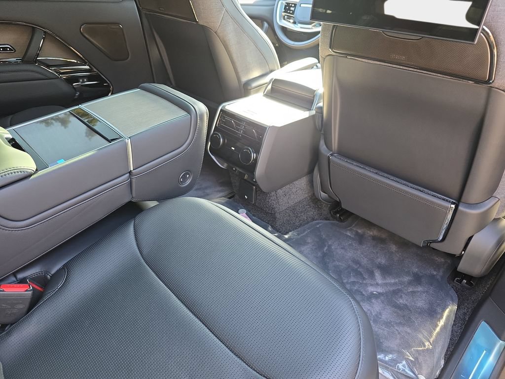 New 2026 Land Rover Range Rover SV AWD/4WD image 11