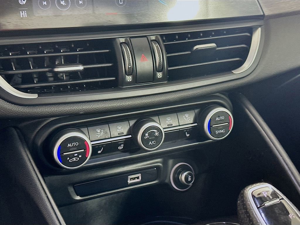 Used 2020 Alfa Romeo Giulia Ti w/ Active Blind Spot Package image 21