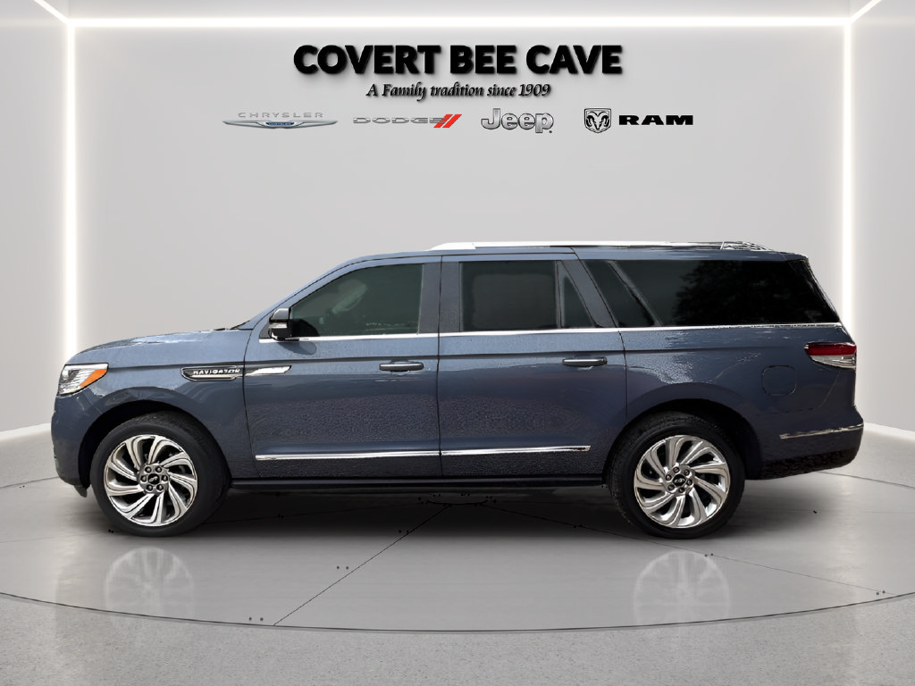 Used 2022 Lincoln Navigator L Reserve RWD image 4