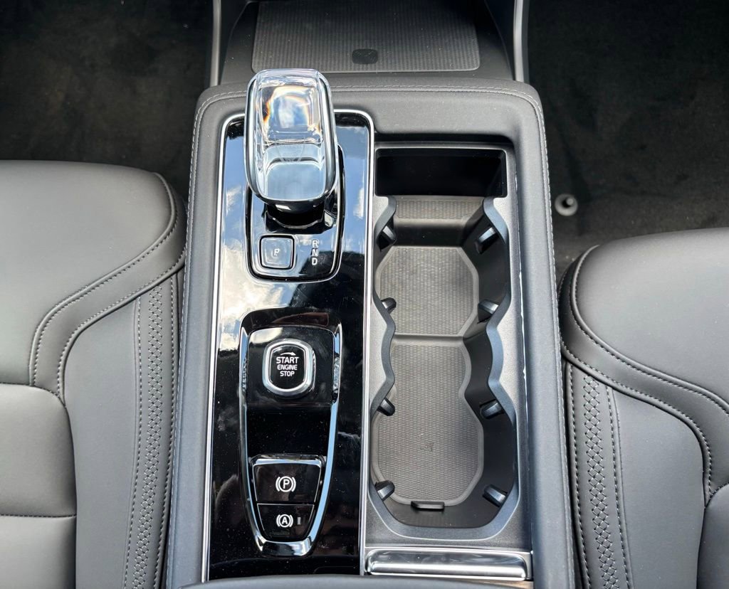 New 2026 Volvo XC90 B5 Core AWD/4WD image 13