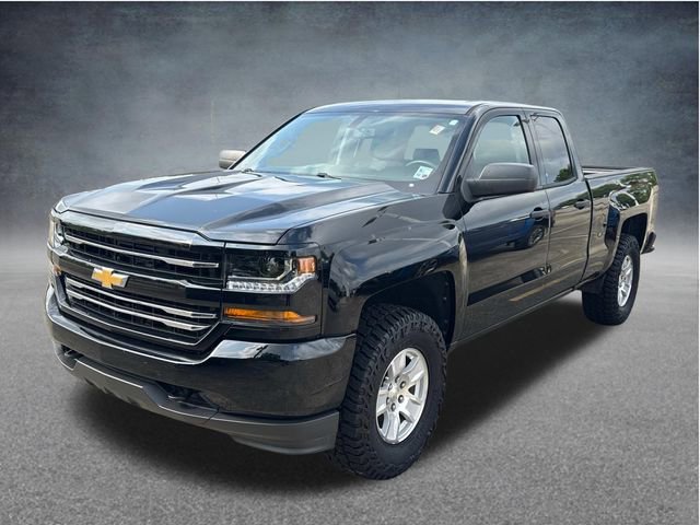 Used 2017 Chevrolet Silverado 1500 Custom w/ Custom Convenience Package RWD image 3
