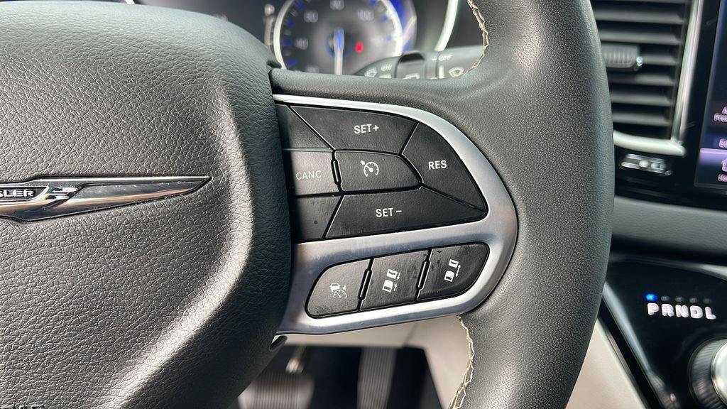 Used 2024 Chrysler Pacifica Touring-L FWD image 23