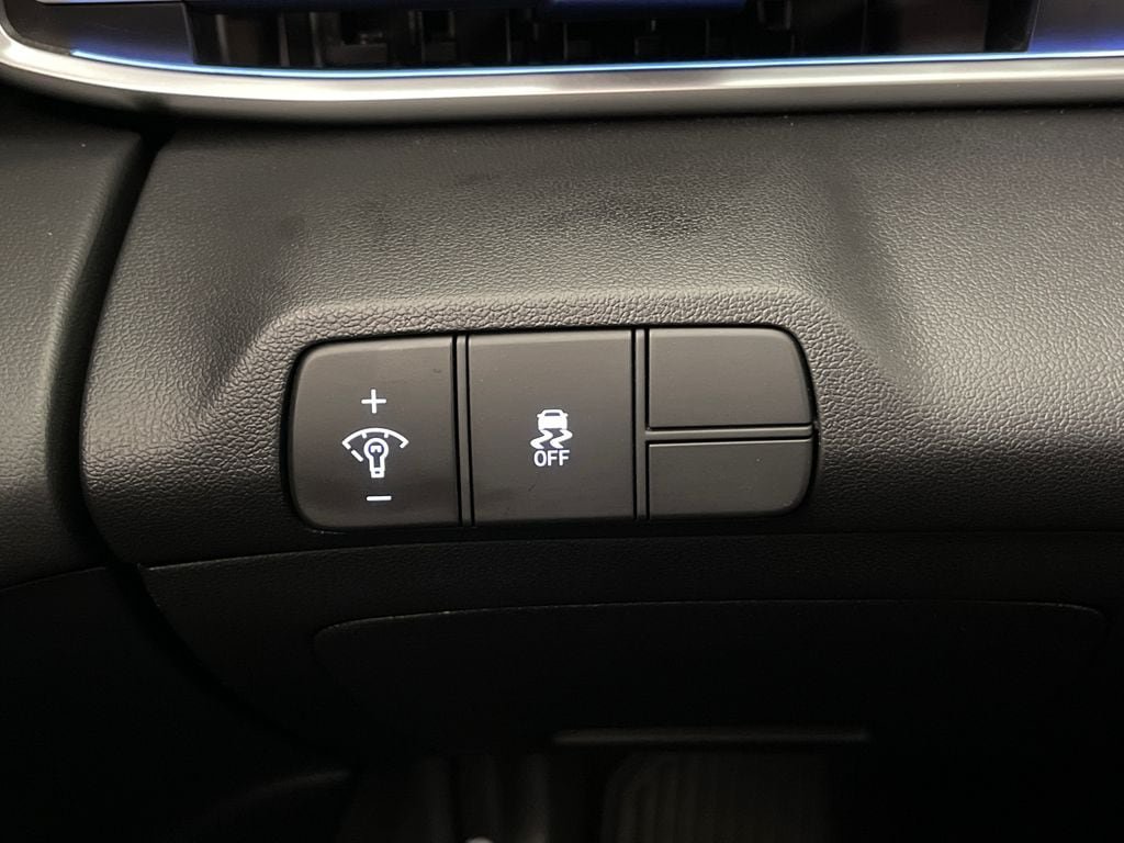 Certified 2025 Hyundai Elantra SEL FWD image 30