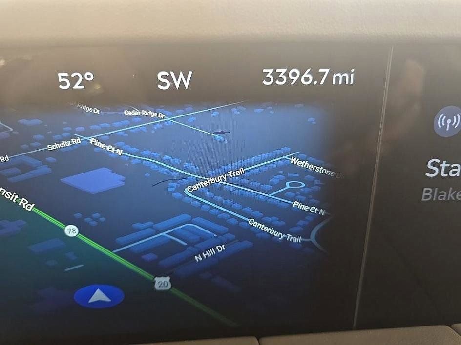 Used 2025 Lincoln Nautilus Reserve image 21