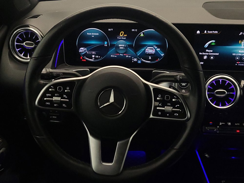 Used 2021 Mercedes-Benz GLB 250 w/ Premium Package image 22