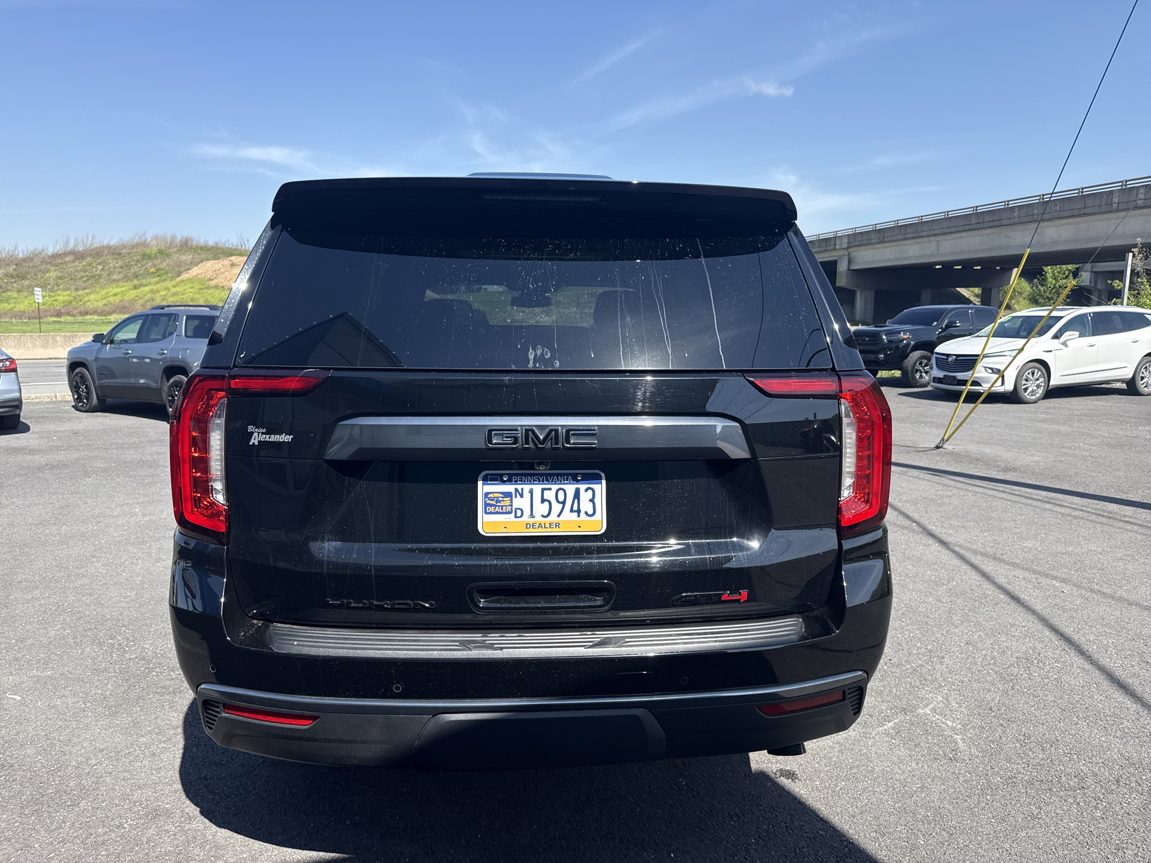 Used 2023 GMC Yukon AT4 w/ AT4 Premium Package AWD/4WD video 4