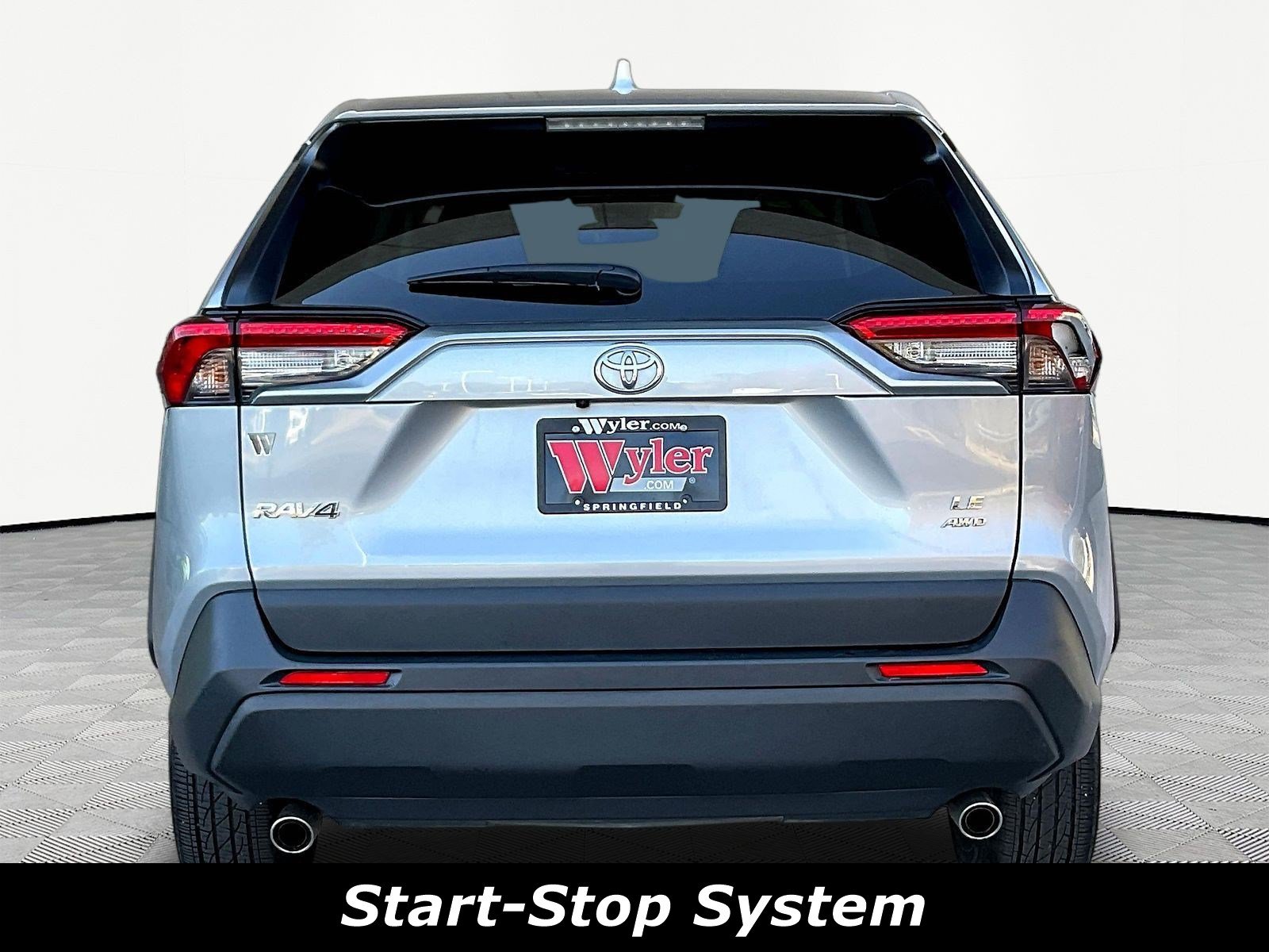 Used 2024 Toyota RAV4 LE AWD/4WD image 5