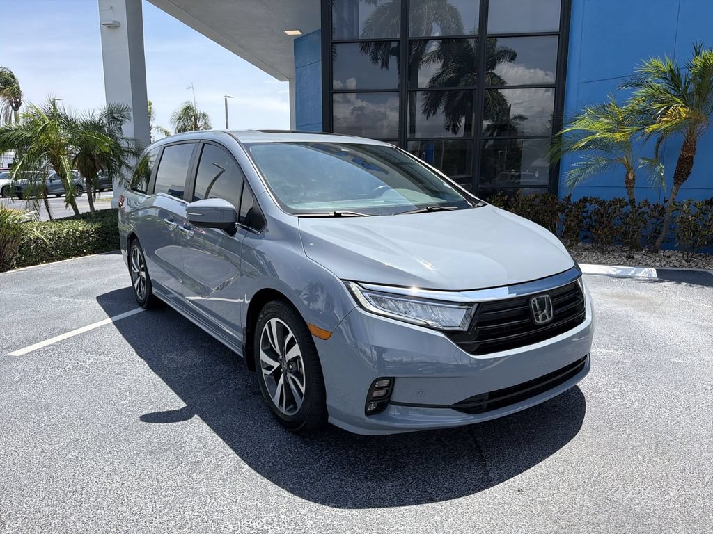 Certified 2024 Honda Odyssey Touring image 2