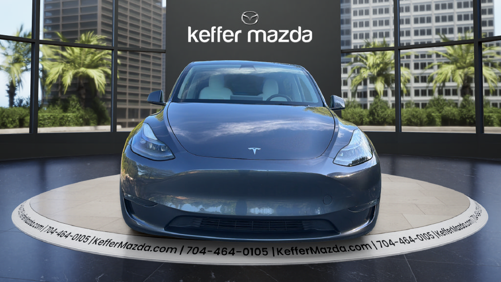 Used 2022 Tesla Model Y Long Range AWD/4WD image 2