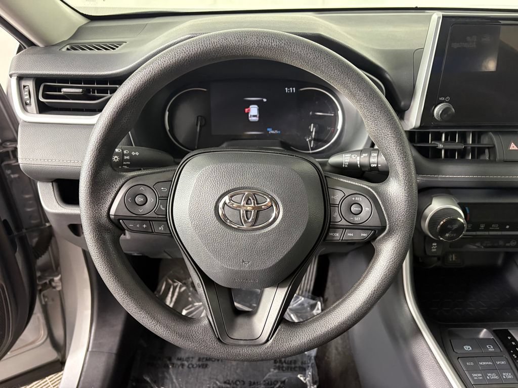 Used 2025 Toyota RAV4 XLE AWD/4WD image 15