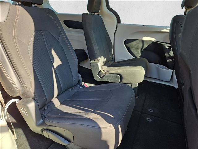 Used 2018 Chrysler Pacifica Touring Plus w/ Tire & Wheel Group FWD image 22