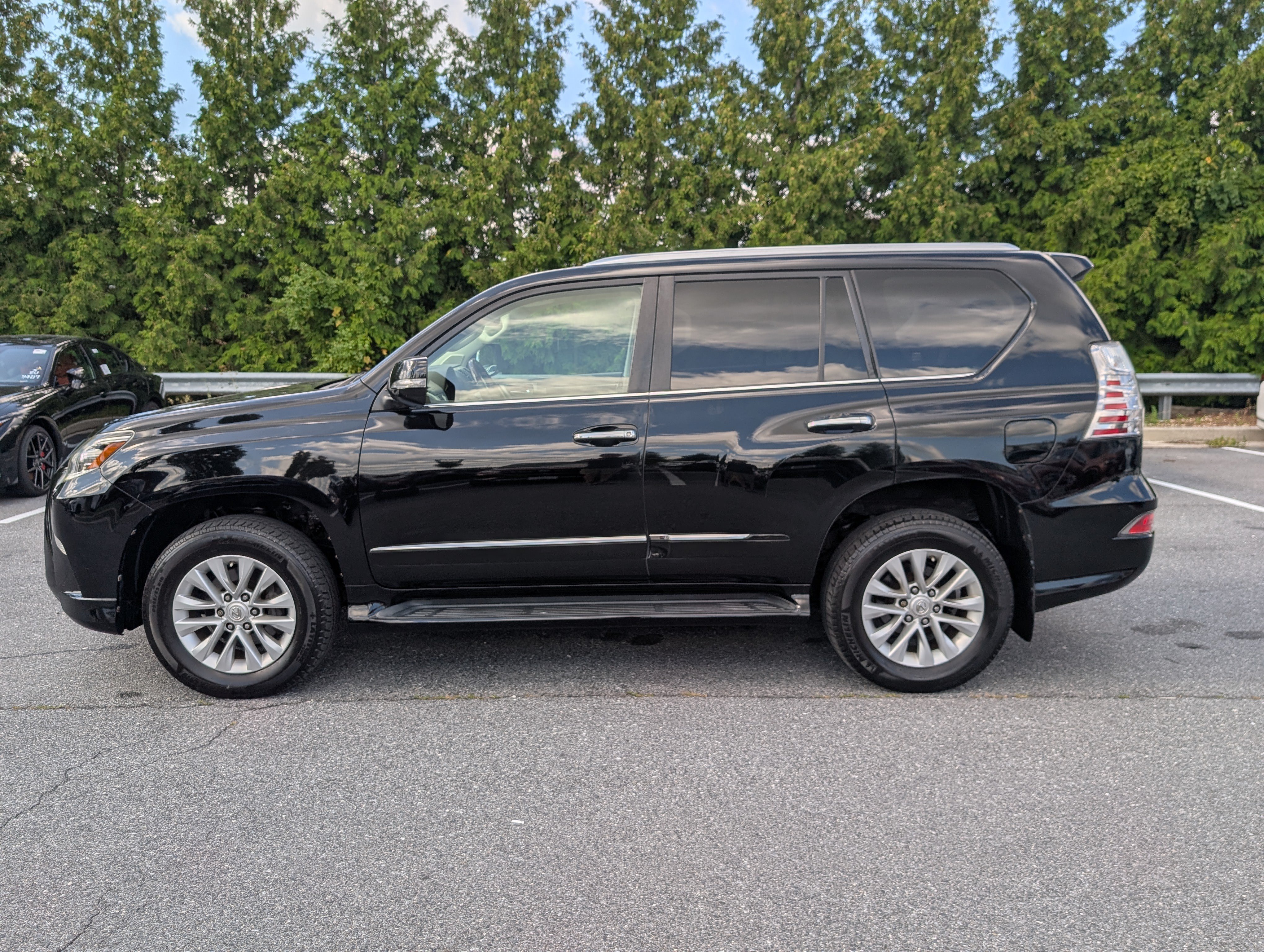 Used 2015 Lexus GX 460 w/ Premium Package AWD/4WD image 5